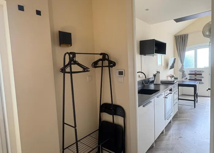 Renovated & Private Tinyhouse Den Haag Short Stay Appartment