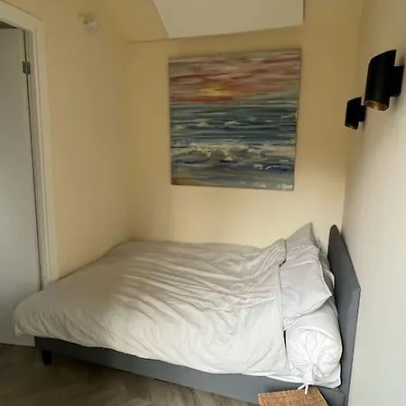 Renovated & Private Tinyhouse Den Haag Short Stay Appartment Exterior photo