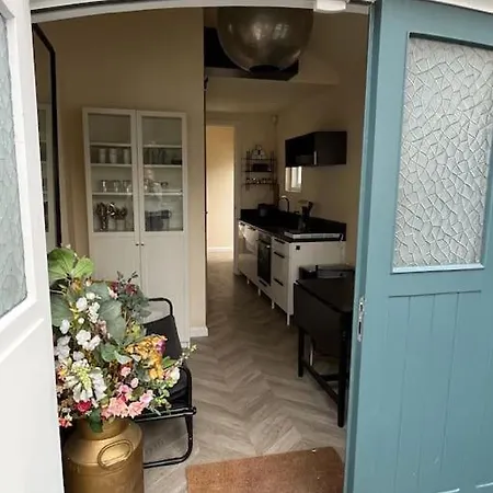 Renovated & Private Tinyhouse Den Haag Short Stay Appartment Exterior photo