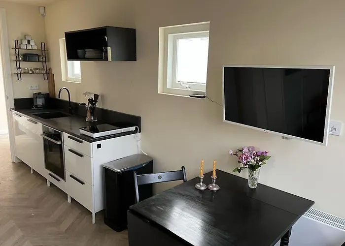 Renovated & Private Tinyhouse Den Haag Short Stay Appartment