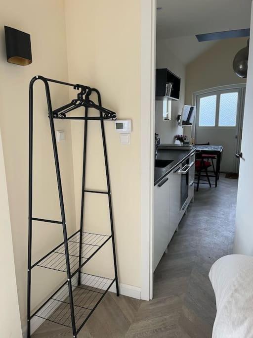 Apartment Renovated & Private Tinyhouse Short The Hague