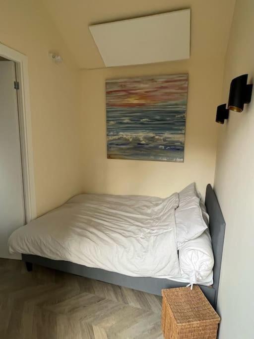 Renovated & Private Tinyhouse Short Apartment The Hague
