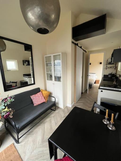 Apartment Renovated & Private Tinyhouse Short The Hague