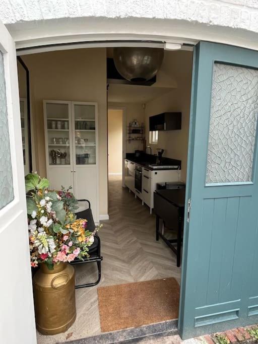 Apartment Renovated & Private Tinyhouse Short The Hague